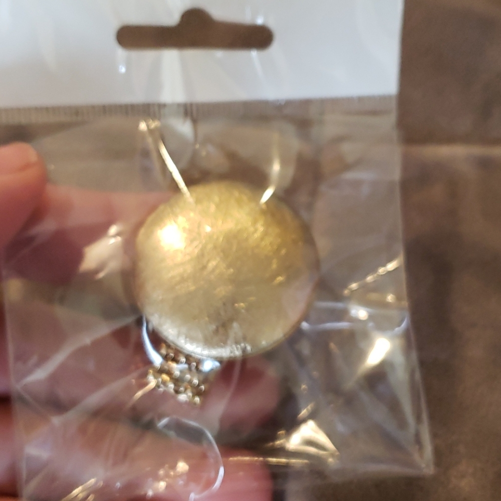 NWOT elastic stretchy ring